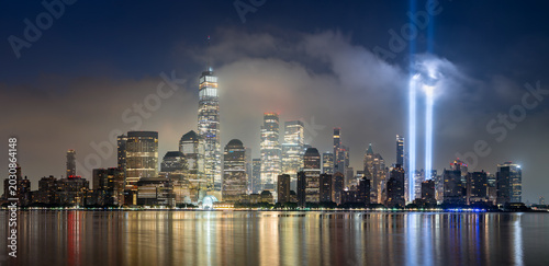Canvastavla Dawn in Lower Manhattan with skyscrapers and low clouds and the September 11 Tribute in Light memorial lights