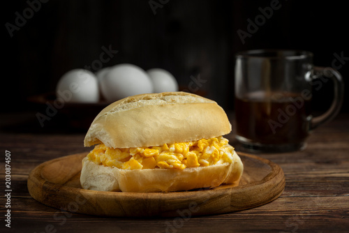 Cuadro en lienzo Bread with egg