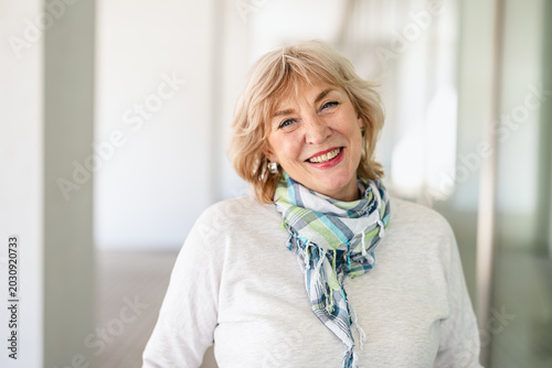 Portrait of a mature woman in an urban environment
