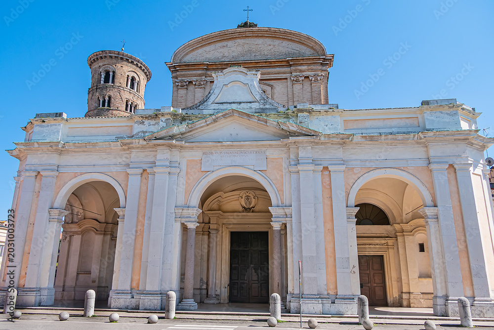 Obraz premium Roman Catholic Ravenna Cathedral (Duomo di Ravenna), dedicated to the Resurrection of Jesus Christ. Cathedral originally called Basilica Ursiana (V century). RAVENNA, ITALY.