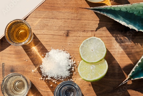MEZCAL Y TEQUILA BEBIDAS Y COCTELES
