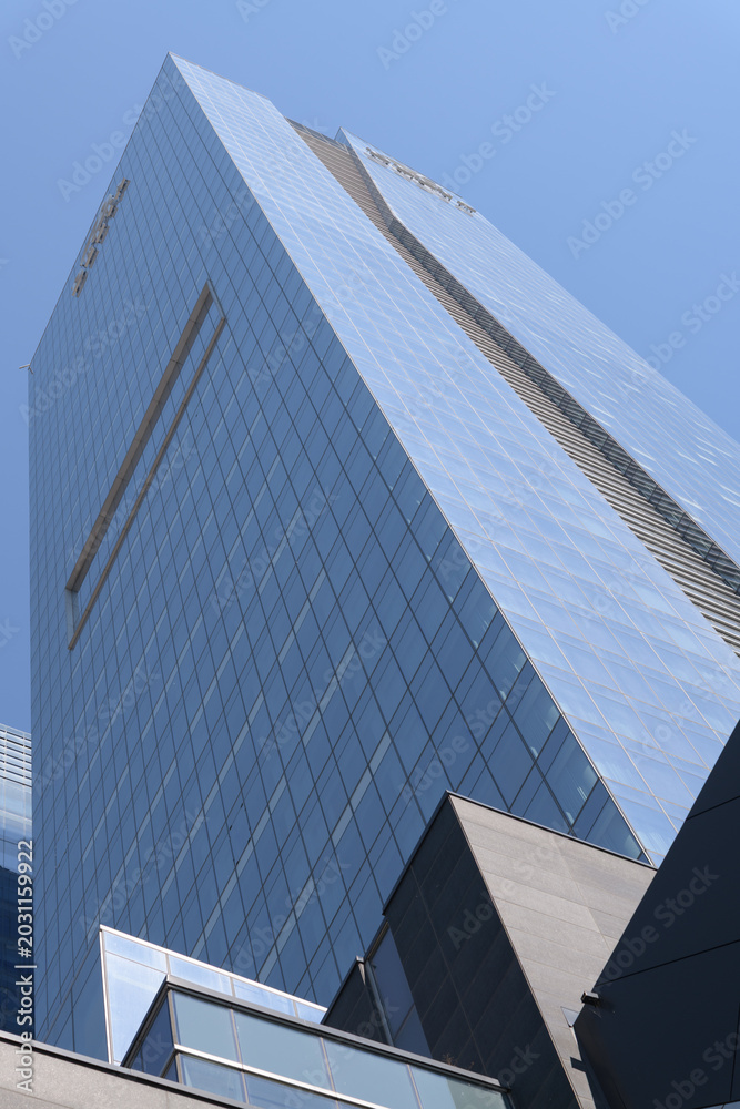 Naklejka premium skyward oblique angle view of Delta hotel, 75 Lower Simcoe St, Toronto