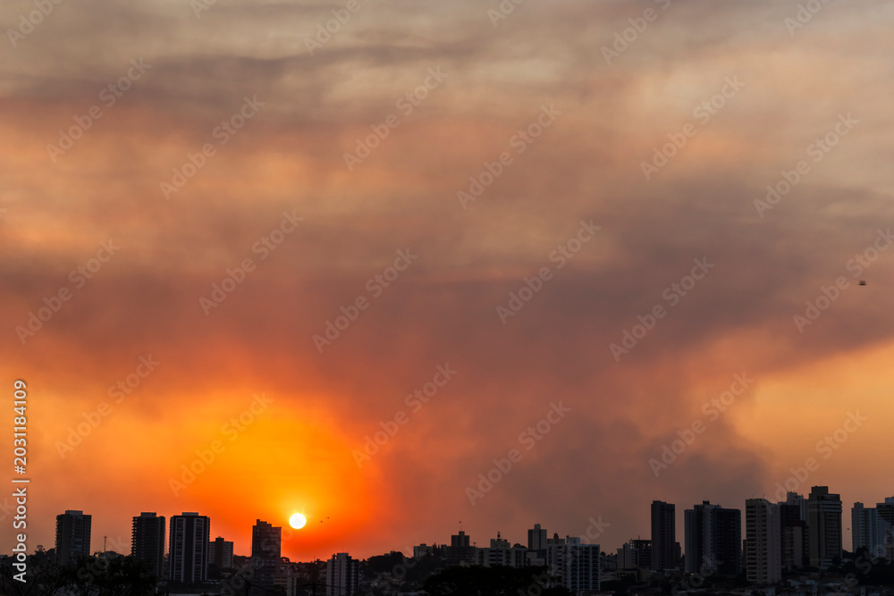 Fototapeta premium A thick layer of smoke covered the brazilian city during the late afternoon. The hot, dry weather and the air heavy with smoke make it harder for people to breathe.