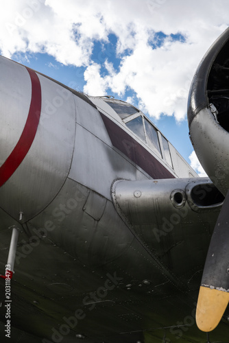 Fotografie Detailed view of a radial engine and propeller mounted on a historic aircraft, highlighting mechanical engineering and aviation heritage