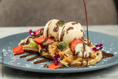 Foto wafles con helado