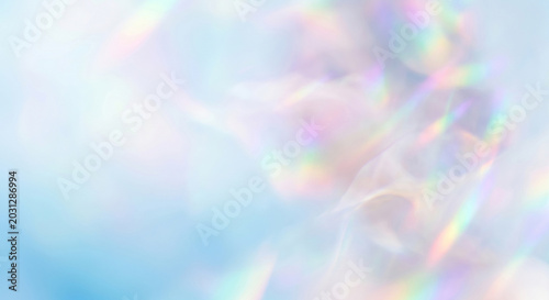 クリスタルの輝きと虹色のプリズムが交差する幻想的な水色の抽象背景 Generative AI