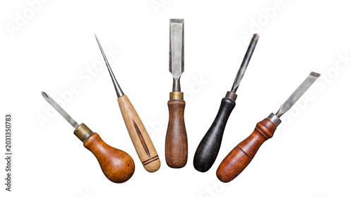 Foto Five traditional wood carving chisels with wooden handles, arranged creatively on transparent background