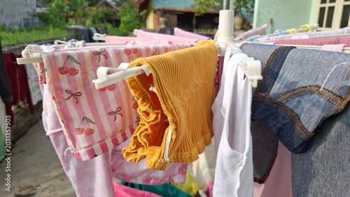 Foto Colorful Laundry Clothes Hanging Outdoor Drying Rack Lifestyle