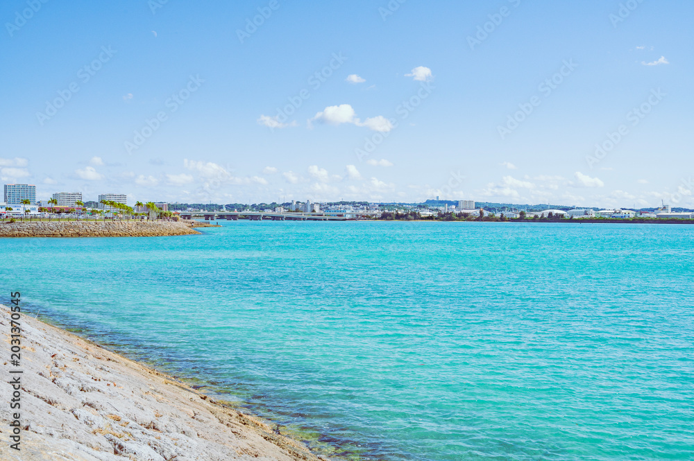 Fototapeta premium 沖縄 豊崎海浜公園からの景色（糸満市方面）