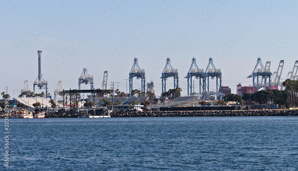 Fototapeta premium Long Beach Port Cranes Across Harbor