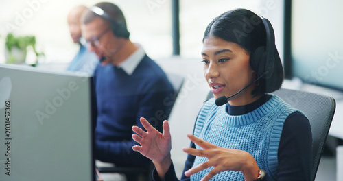 Foto Telemarketing, woman or mic with computer in call center for needs assessment, finance offer or CRM