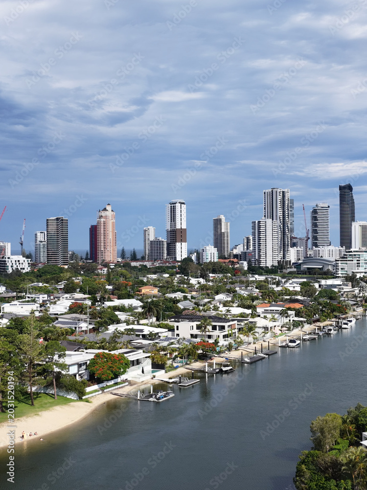 Obraz premium Aerial View of Luxury Waterfront Homes and Gold Coast City Skyline