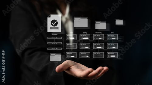 Foto Task management workflow dashboard visualizing to-do lists, ongoing tasks, revie
