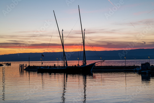 Une Barque du Léman au Soleil couchant