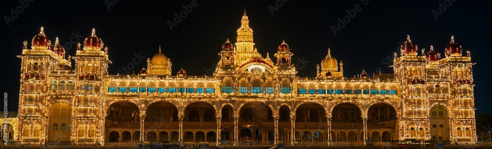 Obraz premium India, Karnataka, Mysore, Maharaja’s Palace at night, 3 March 2026