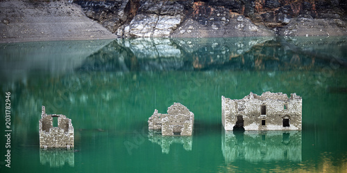 Photos Il lago di Tramonti è una meta ricreativa ideale per le famiglie, si trova a breve distanza dalla strada regionale della Val Tramontina