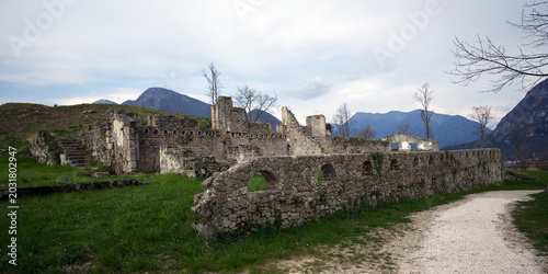 Schilderij op canvas Il Forte di Osoppo è un vasto e interessante museo a cielo aperto e complesso archeologico