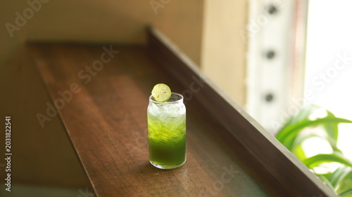 Fotografie Lemon mint tea is incredibly refreshing.