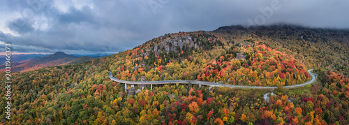 Εκτύπωση καμβά Autumn colors on the Blue Ridge Parkway at Grandfather Mountain and the Linn Cov