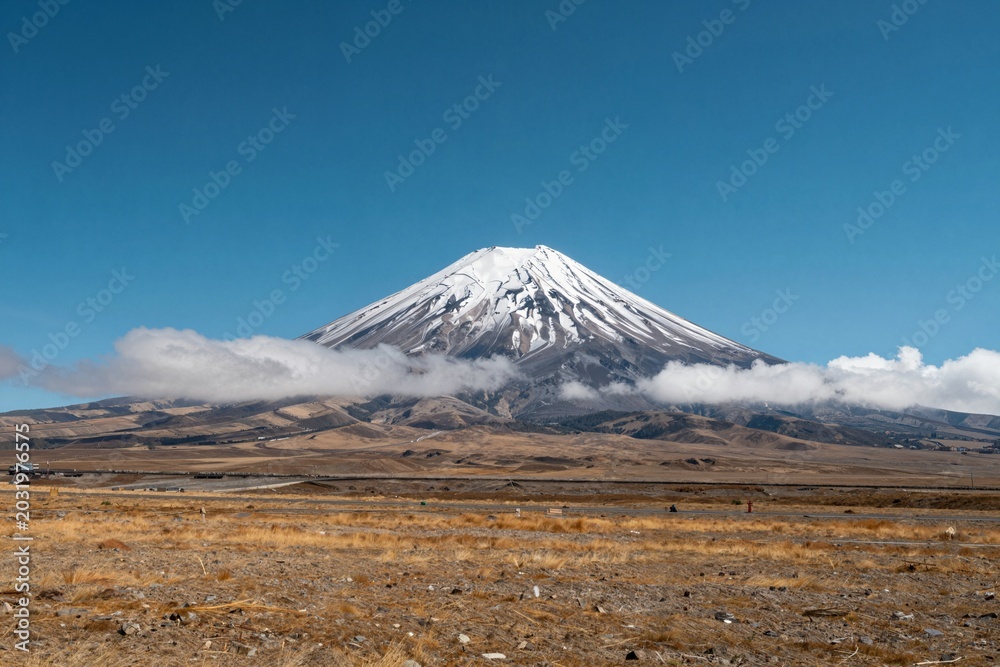Fototapeta premium Majestic Volcanic Mountainscape - Dramatic Peak