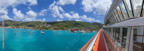 Fotografie A wide panoramic shot of the turquoise bay and lush green hills of Charlotte Ama