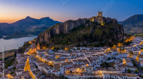 el bonito pueblo de Zahara de la Sierra en Cádiz, España