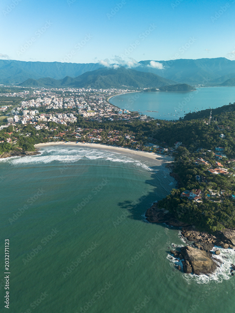 Obraz premium Sunny morning aerial view of Tenorio beach cove surrounded by nature in Ubatuba, Brazil