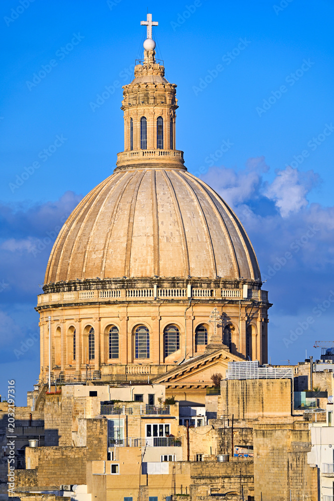 Obraz premium Basilica of Our Lady of Mount Carmel dome over Valletta cityscape in Malta