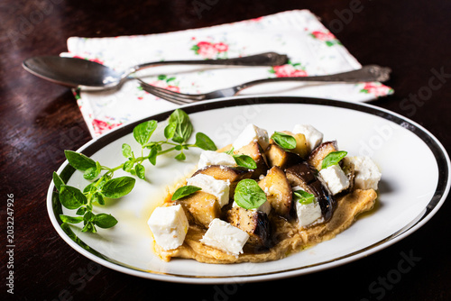 ricetta light di melanzane con feta e crema di ceci