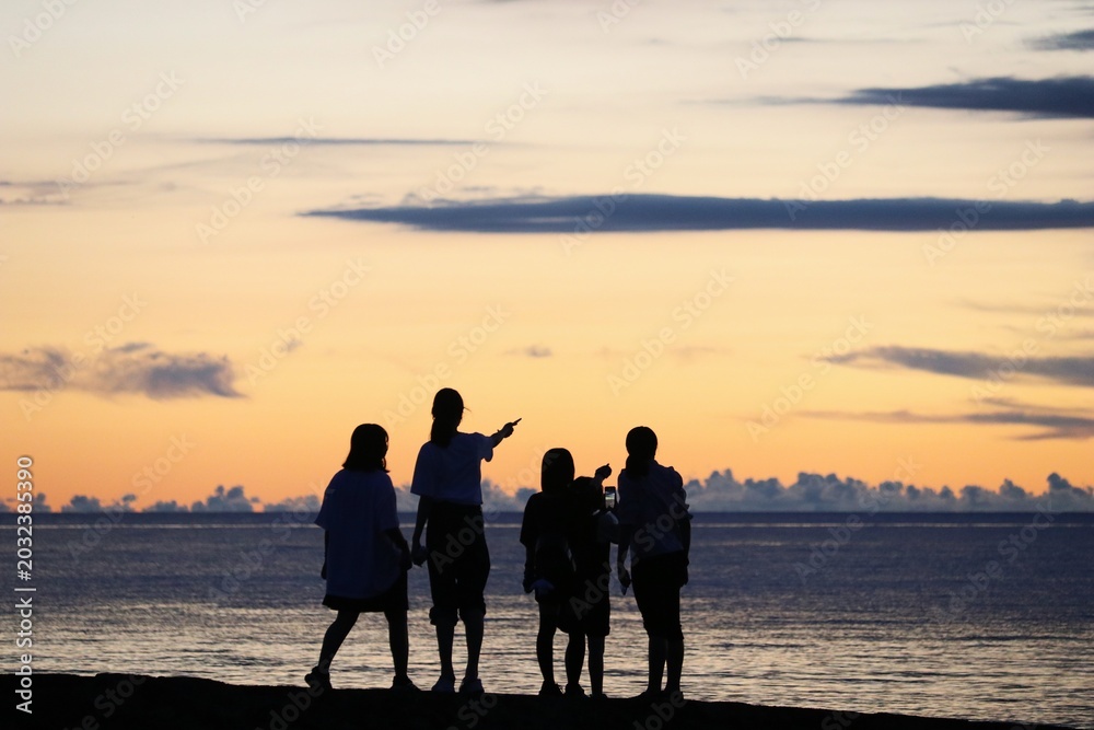Fototapeta premium high school girls watching sunset