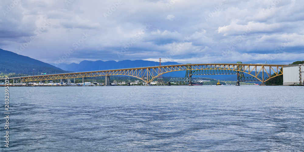 Obraz premium Iron Workers' Memorial Bridge