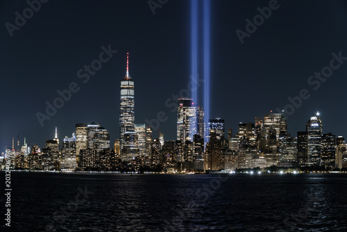 Foto Night view of the skyline of the World Trade Center in Manhattan, New York City