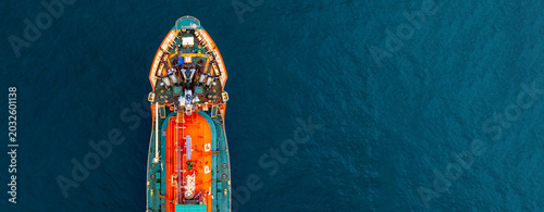 Foto Aerial view Gas ship tanker vessel loading and unloading in oil terminal station refinery, Global business import export logistic transport sea freight cargo gas tanker ship, Gas tanker ship at sea