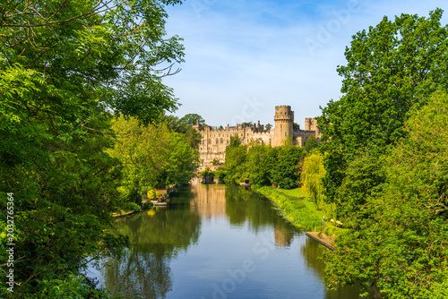 Konstfotografi Warwick Castle reflected into the River Avon scenic view taken on a Spring day i