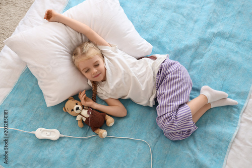 Little girl with toy bear s...