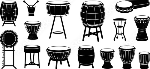 Foto Assortment of black silhouette drums and percussion instruments on white backgro