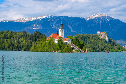 Photos Beautiful day with blue sky, sunshine and emerald green water of Lake Bled and B