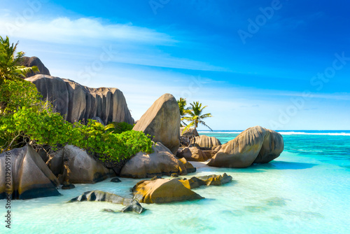 Schilderij op canvas Paradise beach on the island of La Digue in the Seychelles