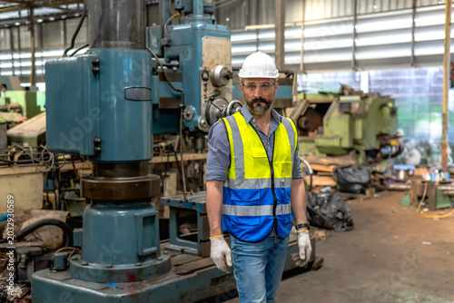Bilde på lerret Caucasian male factory engineer working in heavy machinery in industrial factory