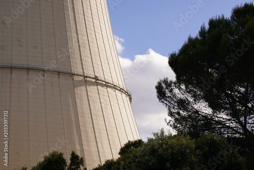 Obraz na plátně Chimeneas de la central nuclear de trillo , Guadalajara , España
