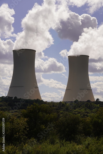 Obraz na plátně Chimeneas de la central nuclear de trillo , Guadalajara , España