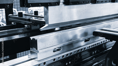 Bilde på lerret Hydraulic press bends metal with precision