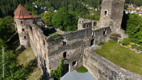 Burgruine Krems, wo die Zeit an den Steinen nagt