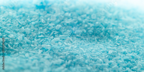 Fotografija Close-up view of blue salt crystals on a flat surface in a bright light