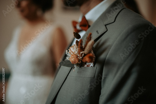 Schilderij op canvas Boutonnière florale sur costume de marié