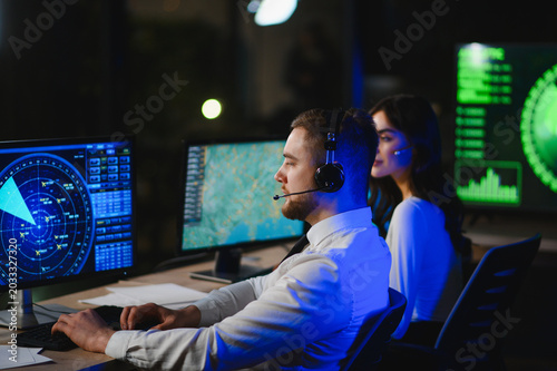 Foto Air traffic controllers managing flights in control room