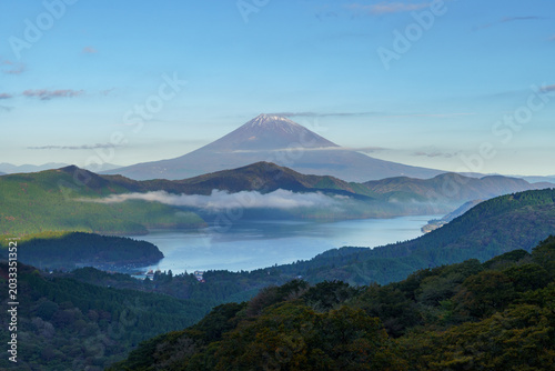 Quadro su tela Stunning autumn landscape of Mount Fuji with fresh snow and sea of clouds over Lake Ashi in Hakone, Japan