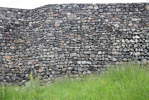Canvastavla front side view of a rough unpolished stones rocks forming a makeshift wall with