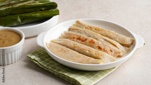 Fotografia Otak-otak Tengiri, made from fish and flour covered with banana leaf
