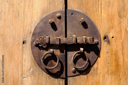Obraz na płótnie Close up of a Vintage Chinese  door knockers on a wooden door.